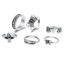 Load image into Gallery viewer, 9-piece Set of Vintage Crying Face Rings, Playing Card Rings, Hollowed Out Love Rings, Daisy Rings, Alloy Chain Rings