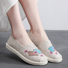 Load image into Gallery viewer, Women's Canvas Shoes Breathable and Lightweight New Old Cloth Shoes