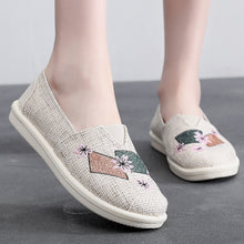Load image into Gallery viewer, Women's Canvas Shoes Breathable and Lightweight New Old Cloth Shoes