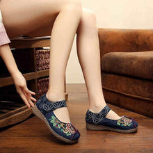Load image into Gallery viewer, Peony Embroidered Old Peking Hook Loop Flat Shoes