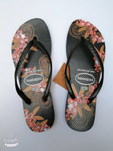 Load image into Gallery viewer, Flip-flops Women's Slippers Flat-bottom Holiday Beach Shoes Seaside Anti-skid Sandals