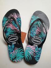 Load image into Gallery viewer, Flip-flops Women's Slippers Flat-bottom Holiday Beach Shoes Seaside Anti-skid Sandals
