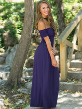 Load image into Gallery viewer, A European lady with a strapless gown