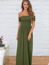 Load image into Gallery viewer, A European lady with a strapless gown