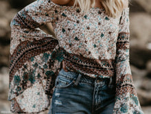 Load image into Gallery viewer, One-Letter Collared Chiffon Sleeve Top