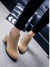 Load image into Gallery viewer, Women s Scrub Thick With Pointed Toe Boots