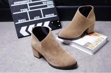 Load image into Gallery viewer, Women s Scrub Thick With Pointed Toe Boots