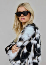 Load image into Gallery viewer, Autumn Winter New Short Imitation Fox Fur Coat