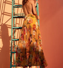 Load image into Gallery viewer, Hanging neck bare back broken flowers pleated big swing chiffon dress sleeveless dress