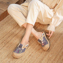 Load image into Gallery viewer, Summer New Ethnic Style Embroidered Slippers Women&#39;s Beef Tendon Bottom Cloth Shoes Women Hand-woven Linen Straw Shoes
