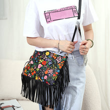 Load image into Gallery viewer, Fashionable and Personalized Printed Tassel Bag, One Shoulder Crossbody Bag, Rose Large Bag, Women&#39;s Bag
