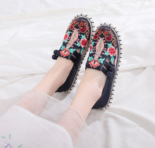 Load image into Gallery viewer, Tibetan Floral Embroidered style Flat Shoes
