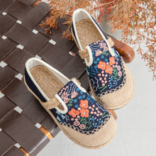 Load image into Gallery viewer, New Ethnic Style Flower Sea Embroidery Shallow Mouth Single Shoes, Original Craftsmanship Casual One-pedal Women&#39;s Shoes
