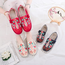 Load image into Gallery viewer, Tibetan Floral Embroidered style Flat Shoes
