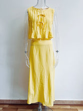 Load image into Gallery viewer, 6 Colors Breathable Cotton and Linen Pleated Sleeveless Straps, Women's Shirts, High Street Long Skirts.
