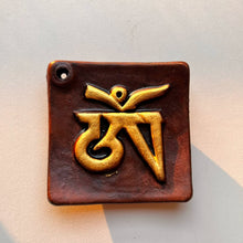 Load image into Gallery viewer, Nepal Tibetan Incense Insert Shiva&#39;s Eye Gilt Gray Pottery OM Buzz Word Round Square Seat Handmade Six Character Mantra Incense Burner
