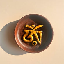 Load image into Gallery viewer, Nepal Tibetan Incense Insert Shiva&#39;s Eye Gilt Gray Pottery OM Buzz Word Round Square Seat Handmade Six Character Mantra Incense Burner
