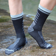 Load image into Gallery viewer, Waterproof Hiking Socks Waterproof Breathable Ski Socks Outdoor Warm Men and Women Waterproof Socks
