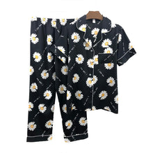 Load image into Gallery viewer, Summer new daisy pajamas women's fashion short-sleeved ice silk home suit.
