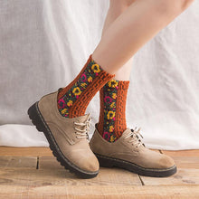 Load image into Gallery viewer, National style court pattern small broken flower socks women&#39;s cotton personalized middle tube boots socks retro color women&#39;s socks
