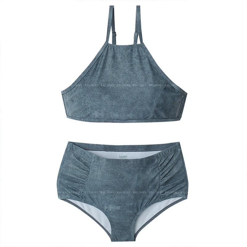 Two-piece swimming suit covering belly and slimming hot spring
