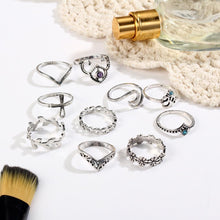 Load image into Gallery viewer, Vintage crystal hollow carved V-shaped flowers 10 sets of 10 sets of rings ring sets of jewelry
