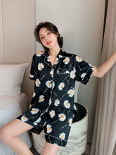 Load image into Gallery viewer, Summer new daisy pajamas women's fashion short-sleeved ice silk home suit.
