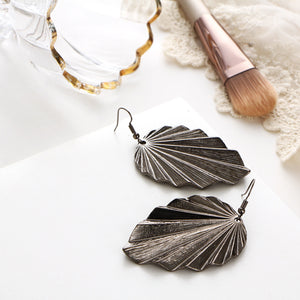 Leaf pattern Pendant Earrings for women exaggerated style simple alloy earrings for Xmas party