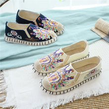 Load image into Gallery viewer, Spring Women&#39;s Round Toe Cloth Shoes Flower Flat Bottom Ancient Costume shoes
