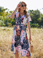 Load image into Gallery viewer, Commuter elastic waist V-neck green small fresh totem print dress
