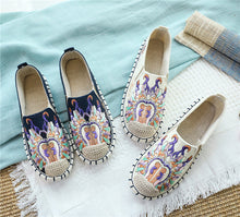 Load image into Gallery viewer, Spring Women&#39;s Round Toe Cloth Shoes Flower Flat Bottom Ancient Costume shoes
