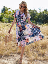 Load image into Gallery viewer, Commuter elastic waist V-neck green small fresh totem print dress
