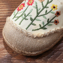 Load image into Gallery viewer, New Spring/autumn National Style Women&#39;s Shoes Small Daisy Cloth Shoes Embroidery Big Head Han Clothing Shoes
