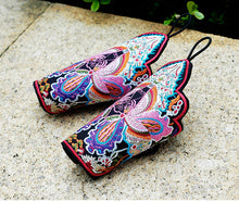 Load image into Gallery viewer, Glove ethnic style bracer women&#39;s embroidery leak finger embroidery wrist cover half finger bracelet
