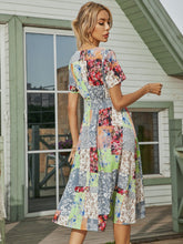 Load image into Gallery viewer, Commuter elastic waist V-neck green small fresh totem print dress
