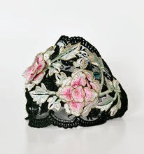 Load image into Gallery viewer, Ethnic style embroidered hairband women&#39;s casual headband vintage wide-brimmed hair bundle pressed hairpin headgear spring and summer
